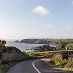 Semesterbostad Copper Coast Glamping Pods - An Faoilean Pod Bunmahon